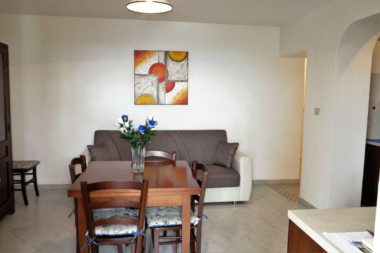 Yellowhouse Apartment Cala Gonone Ngoại thất bức ảnh